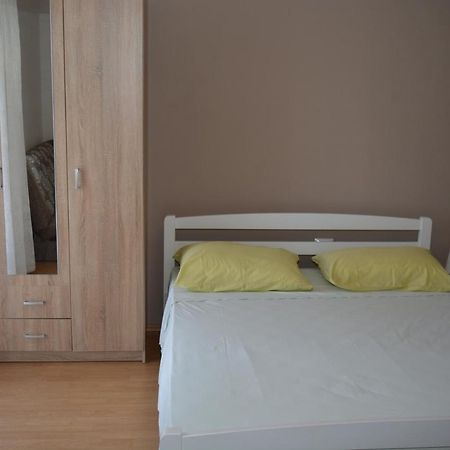 Apartmani Katica Kornic Exterior photo