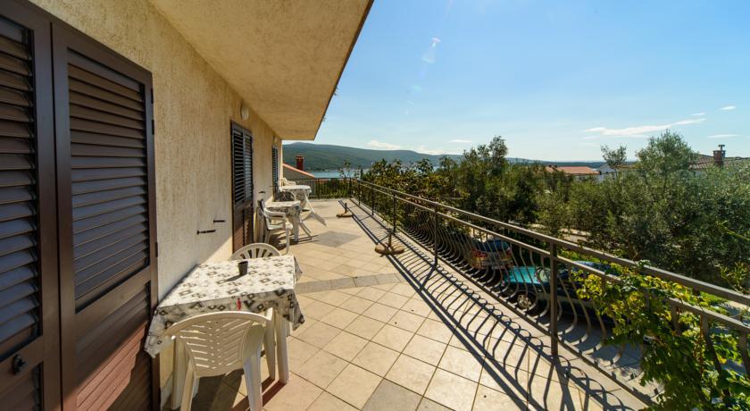 Apartmani Katica Kornic Exterior photo