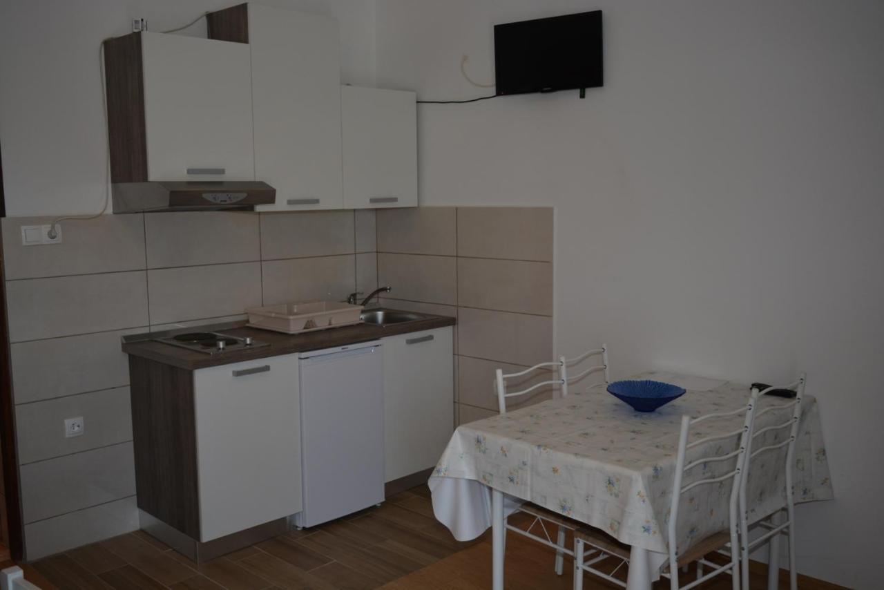 Apartmani Katica Kornic Exterior photo