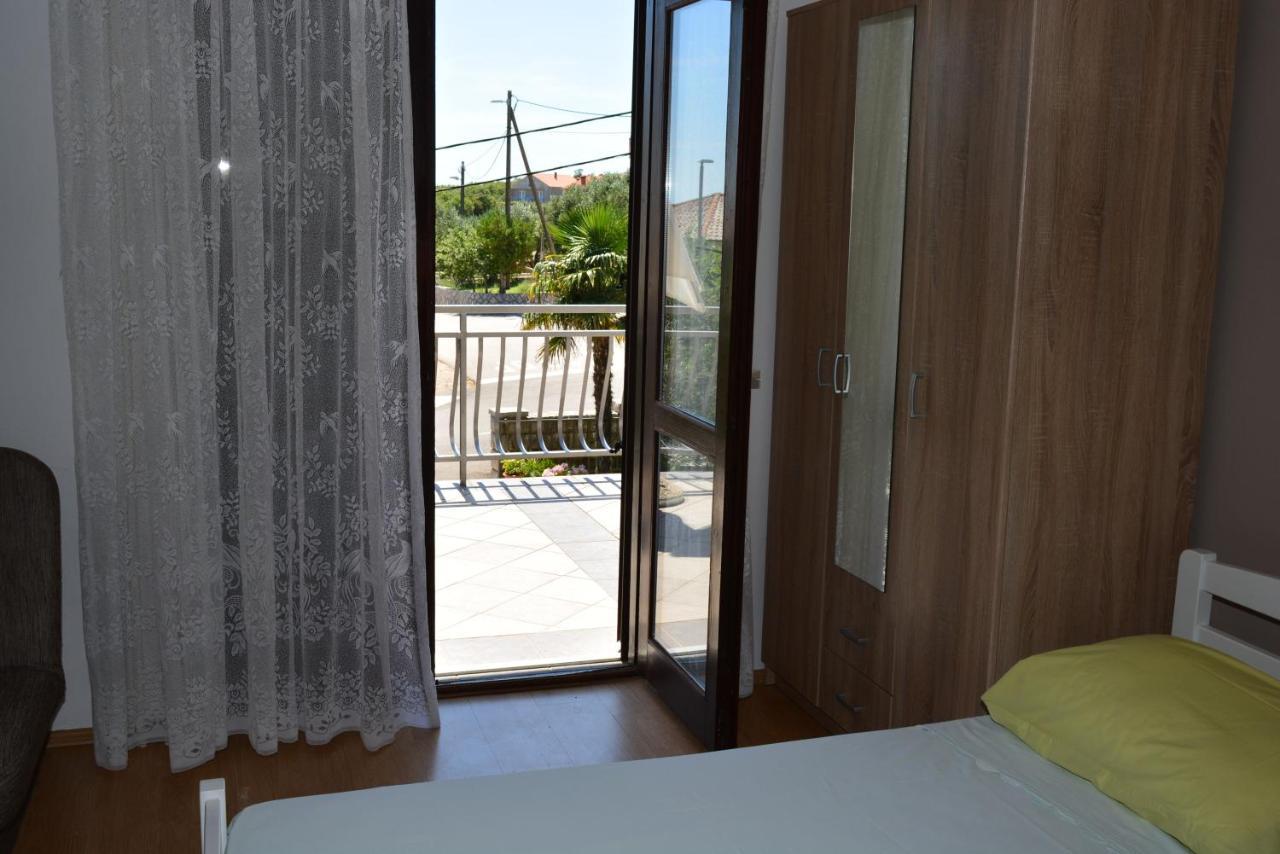 Apartmani Katica Kornic Exterior photo